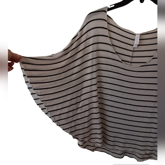 Xhilaration Flowy Poncho-Style Top, Cream/Black Stripes, sz M, GUC! - Picture 3 of 13